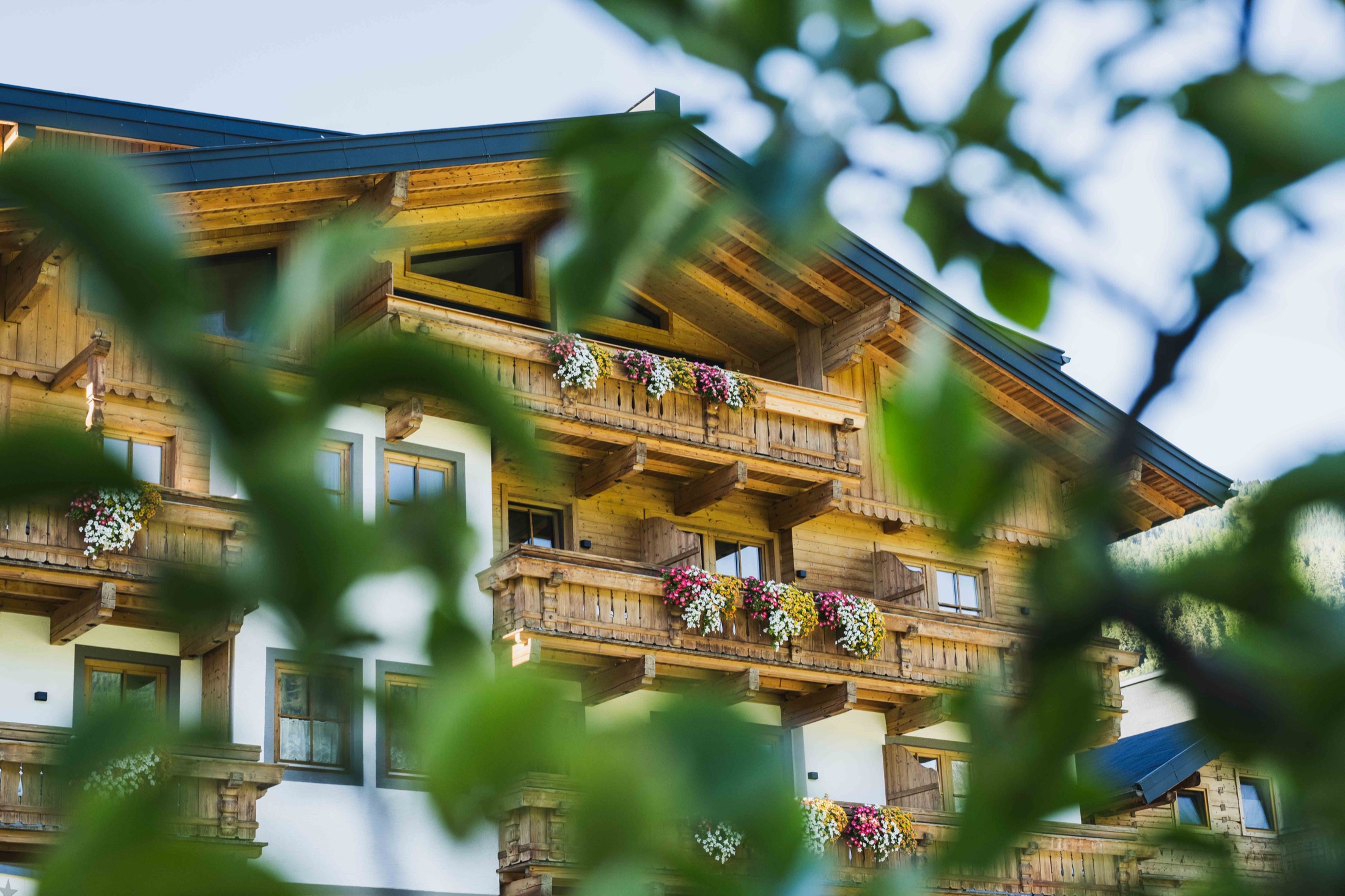 Domizil Brugger in summer with flower-decked balconies